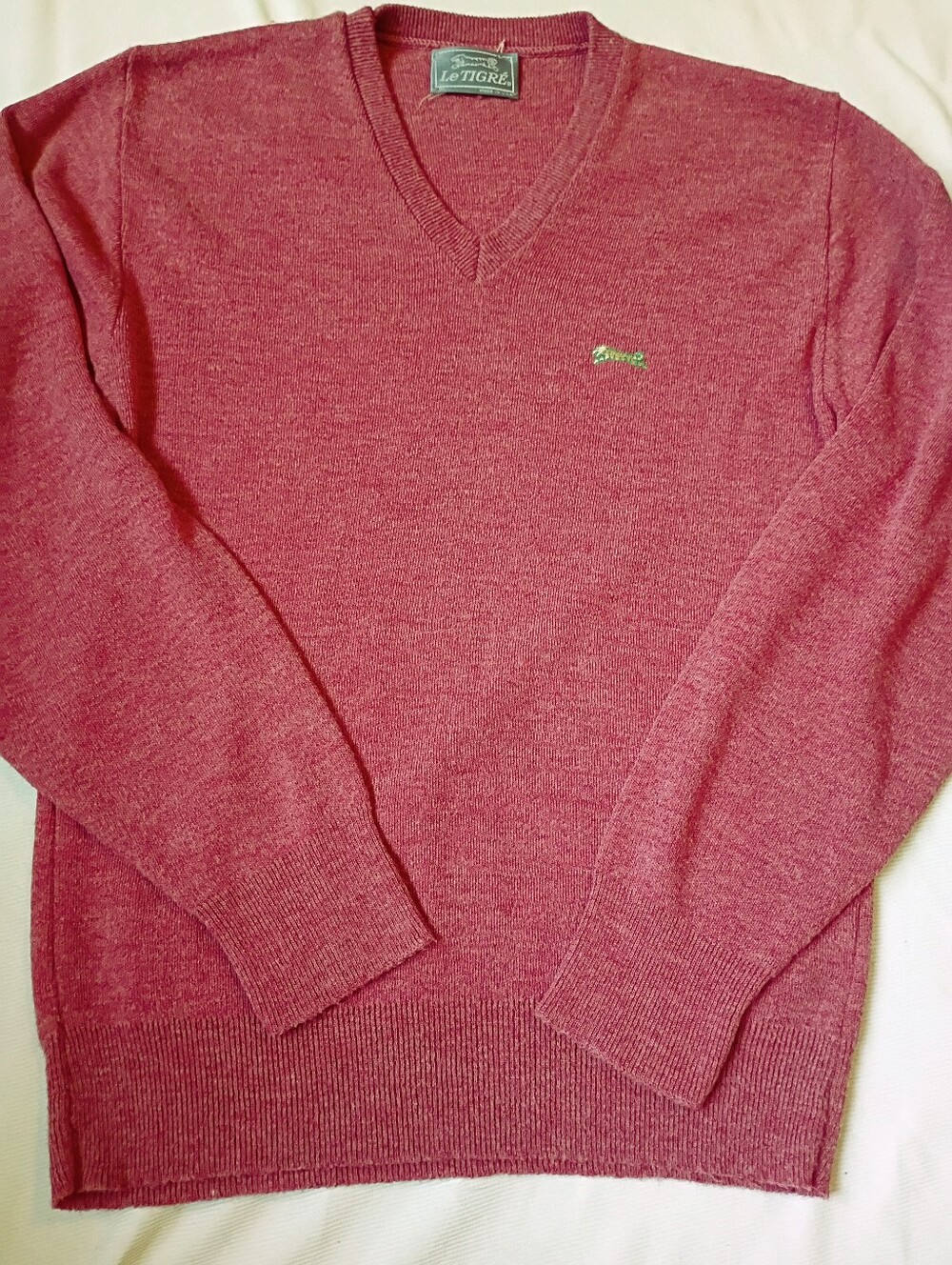 Le Tigre Men's V-Neck Sweater In Sun Faded Red